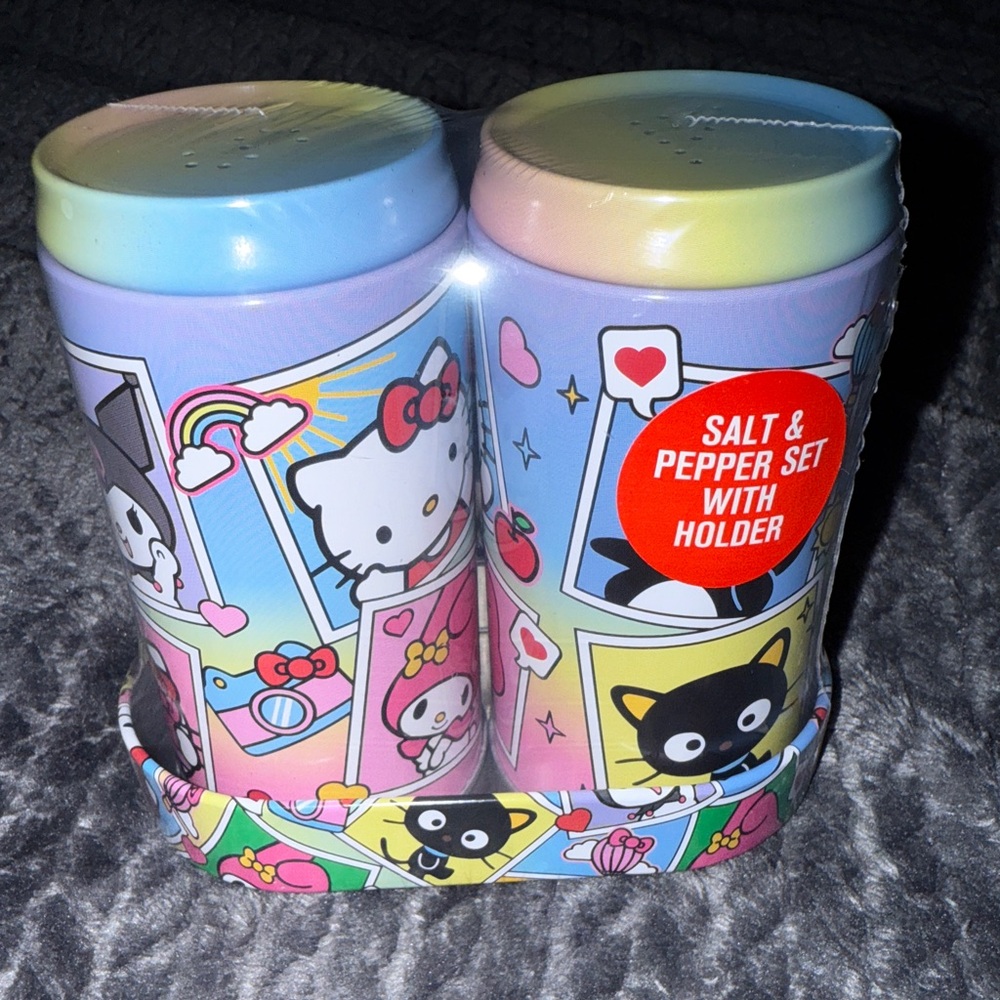 Hello Kitty Pastel Salt and Pepper Set